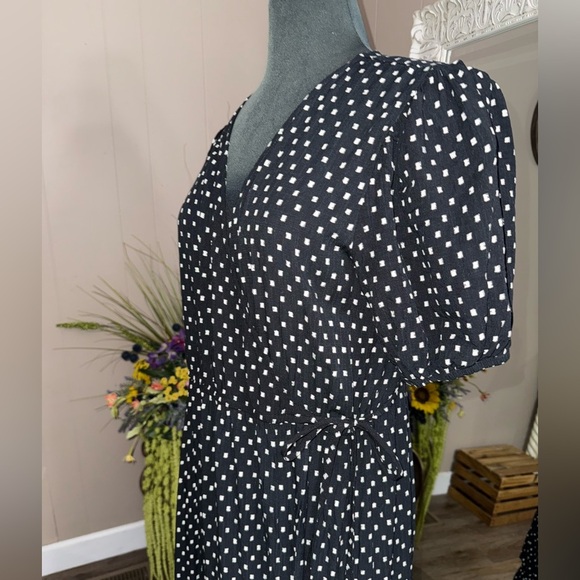 Knox Rose • Midi Wrap Dress - Picture 5 of 12